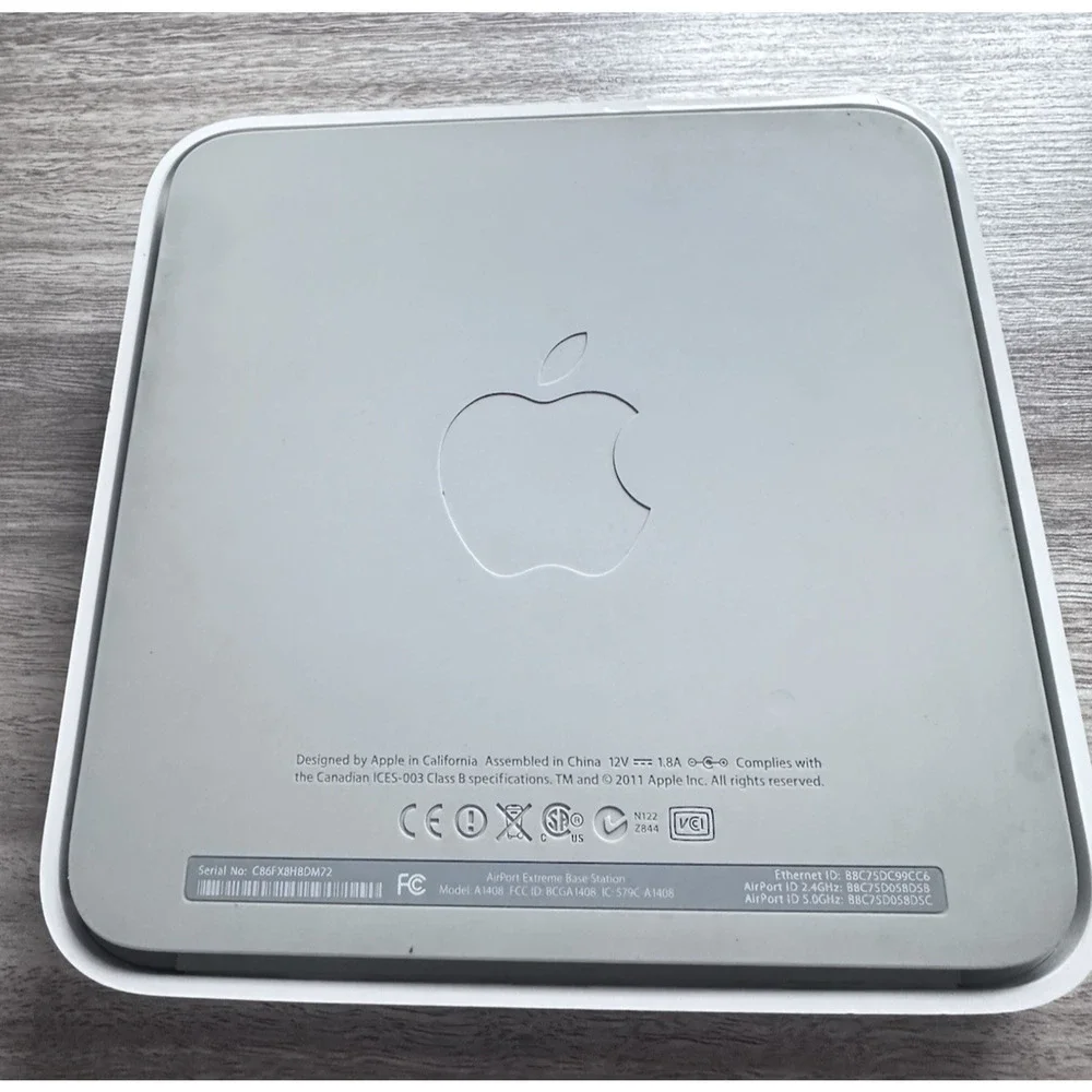 Apple A148 Wireless WiFi Dual Band Router Base Station W/Power Adapter
